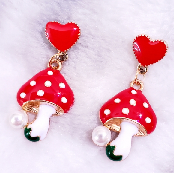 Gold plated mushroom heart earrings - Picture 4 of 10